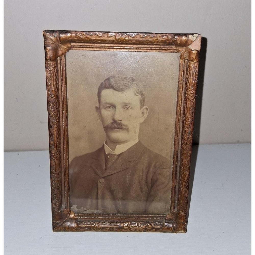 Antique Victorian Gentleman Portrait Photo Ornate Tabletop Frame